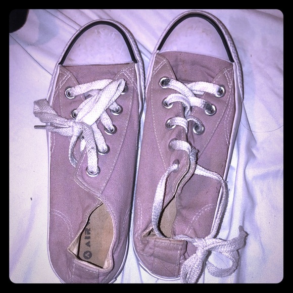 Purple converse - Picture 1 of 3